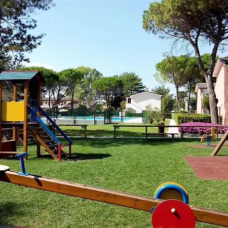 Flat In A With Shared Pool Διαμέρισμα